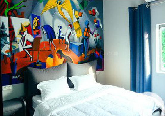 长武对于酒店的墙体彩绘而言更注重哪些方面？